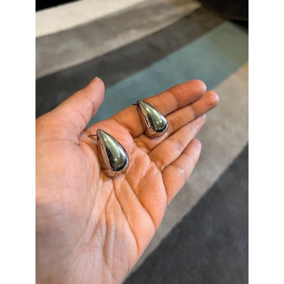 Big Silver stud earring statement bold large teardrop chunky metal shiny earring - Picture 2 of 8
